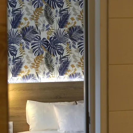Hotel Kyriad Eco - Toulon Ouest Sur 2*