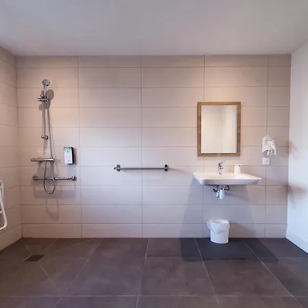 Kyriad Direct Toulon Ouest - Sur Hotel La Seyne-sur-Mer