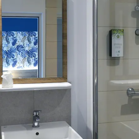 Kyriad Direct Toulon Ouest - Sur Hotel