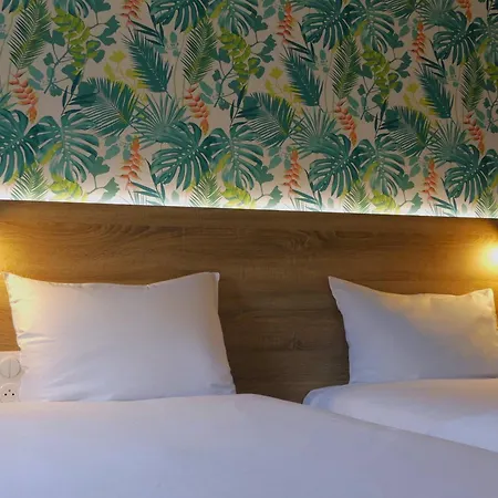 Kyriad Direct Toulon Ouest - Sur Hotel La Seyne-sur-Mer