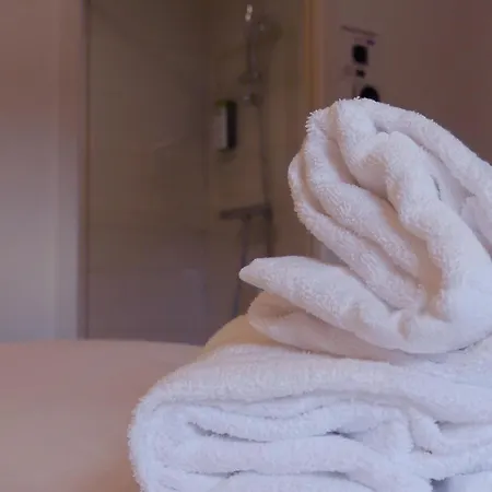 Kyriad Direct Toulon Ouest - Sur Hotel