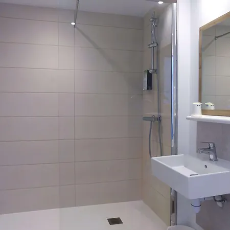 Kyriad Eco - Toulon Ouest Sur 2* La Seyne-sur-Mer