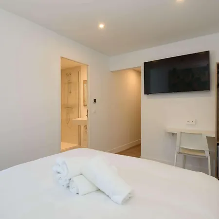 Kyriad Eco - Toulon Ouest Sur 2*